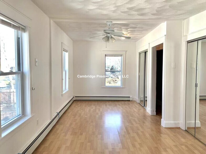 Building Photo - 60 Linwood St