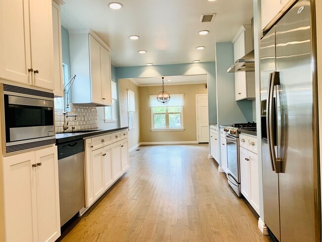 Building Photo - Gorgeous 3BD/2BA House in Hillcrest - Available NOW!