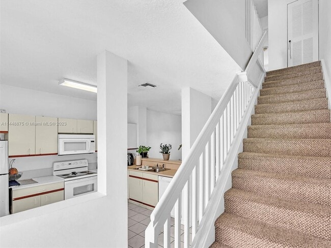 Building Photo - 326 SW 120th Ave