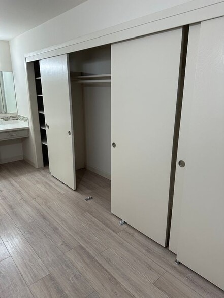 Building Photo - 1405 Oak Grove Ave