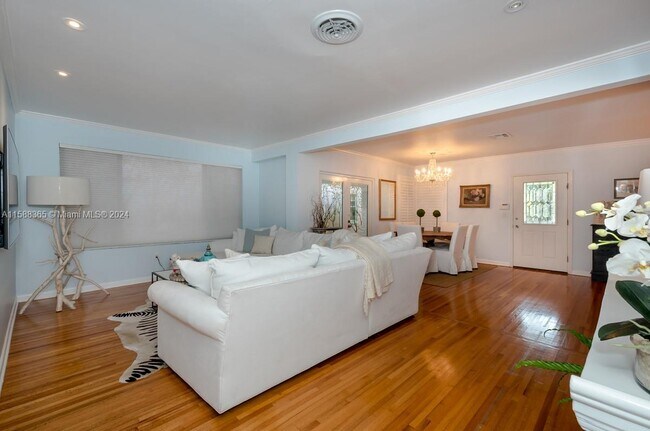 Building Photo - Altara Avenue, Coral Gables, FL 33146 - 3 ...