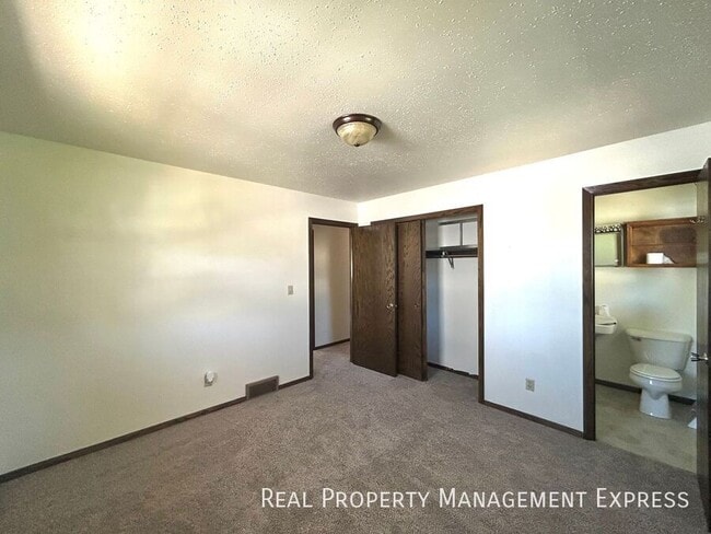 Building Photo - 3 Bedroom Home 1.5 Bath for Rent