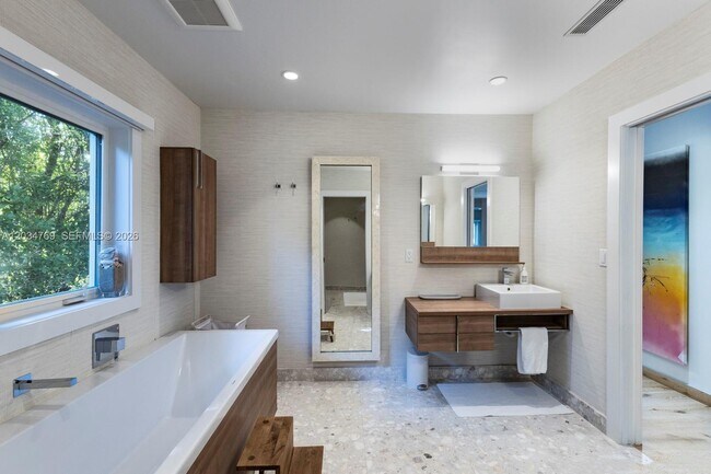 Building Photo - 5780 Las Palmas Dr