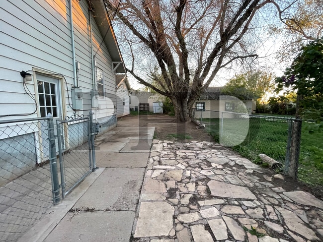 Building Photo - 509 E Harney St