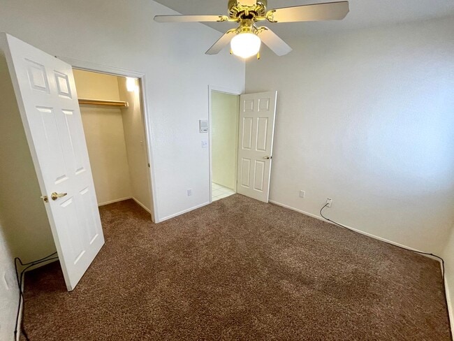 Building Photo - Great 3 Bedroom, 2 Bathroom Home in El Camino Village on the Parkway!