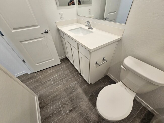 Building Photo - Stunning views