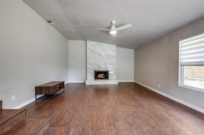 Building Photo - 2031 Brookhaven Dr