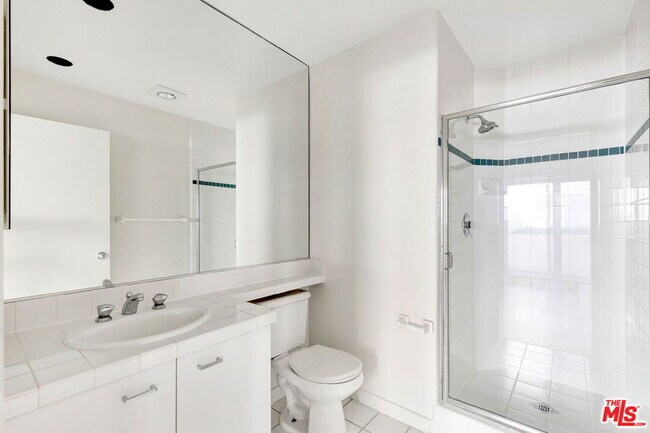 Building Photo - 811 21st St