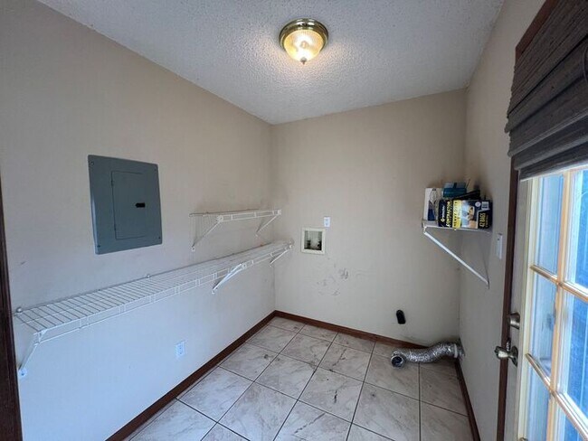 Building Photo - Pensacola - Windermere - 3 Bedroom, 2 Bath...