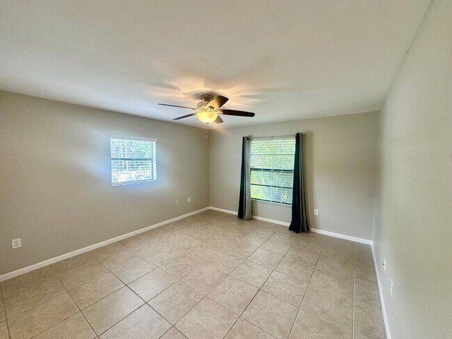 Building Photo - 3 Bedroom/ 2 Bath Fenced in Home for rent ...