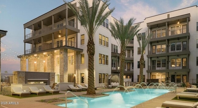 Building Photo - 98 S River Dr