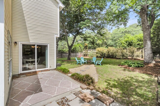 Building Photo - Coastal Convenience in the Heart of Mount Pleasant