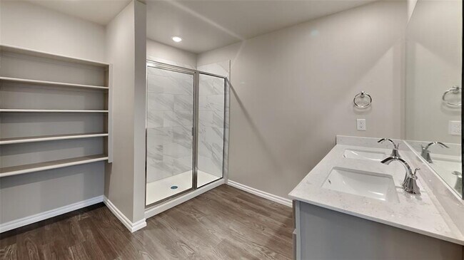 Building Photo - 2740 Dennis Dr