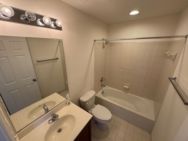 Building Photo - Gorgeous 3 Bed 3.5 Bath Interior Townhome In Powells Run Village