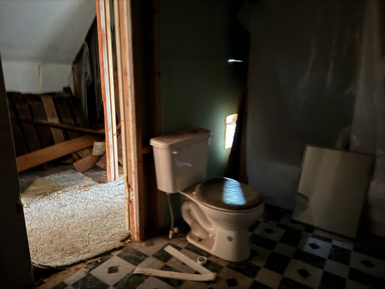 Building Photo - 112 S B St