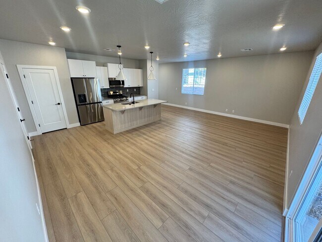 Building Photo - Coral Canyon 4-Bedroom End-Unit Townhome! Brand New!!