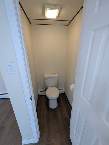 Building Photo - 228 School St