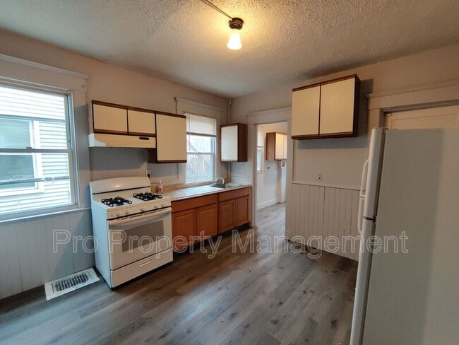 Building Photo - 1644 Chapel St