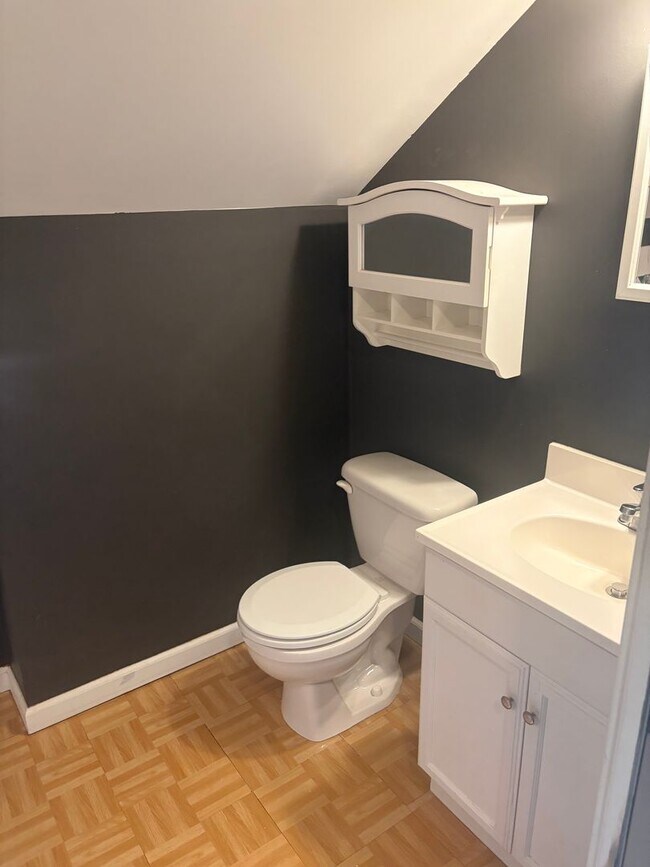 Building Photo - 3 bedroom, 2 bathroom bungalow with basement and 2 car garage on oversized lot