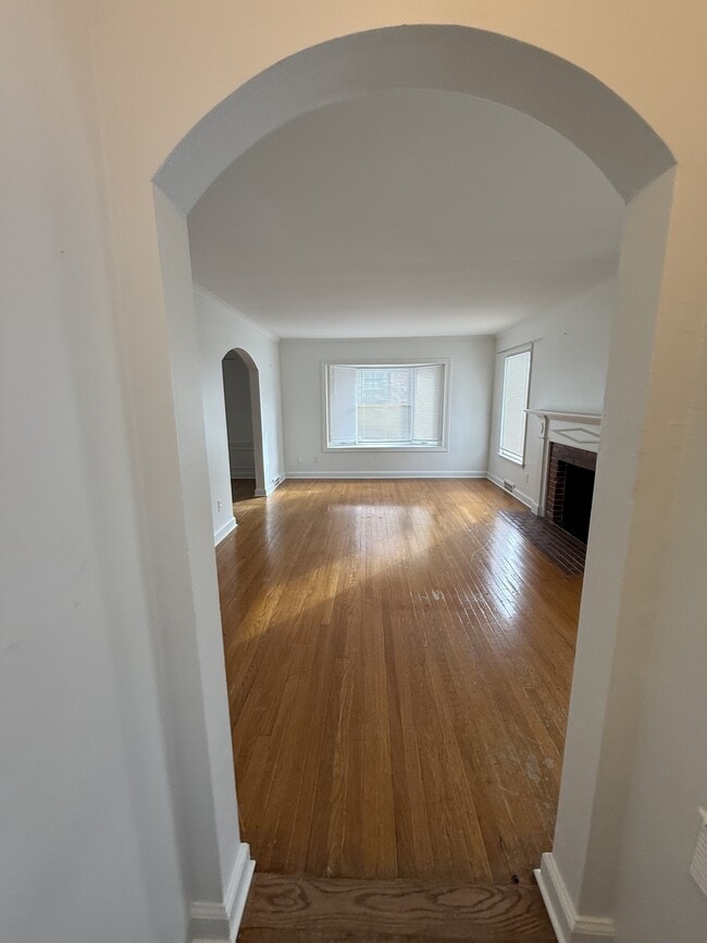 Building Photo - 5752 Bishop St