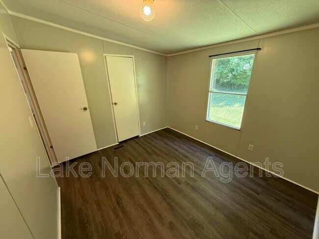 Building Photo - 1121 McRee Heights Cir