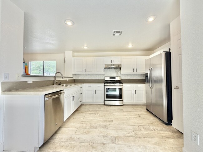 Building Photo - 5863 Rose Tiara Dr