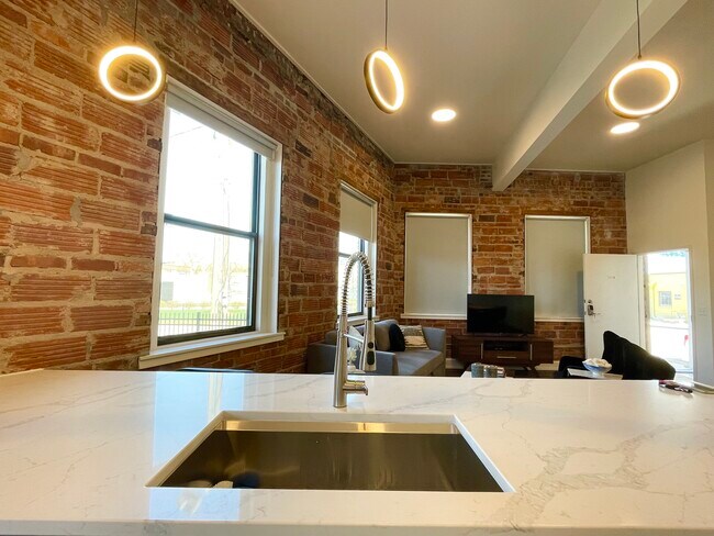 Building Photo - 1211 W 27th St