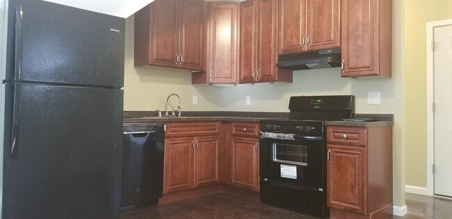 Building Photo - 422 West Side Ave