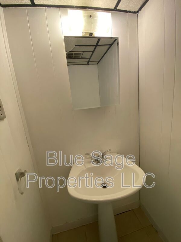 Building Photo - 227 Pine St