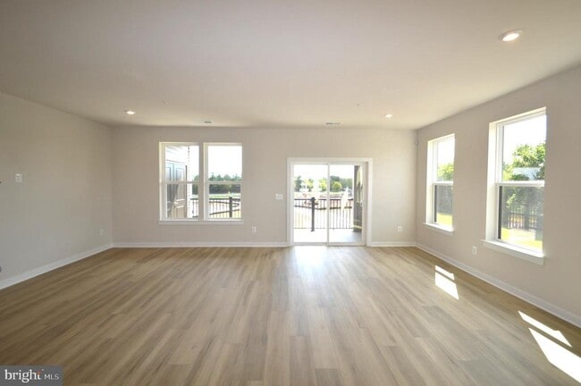 Building Photo - 43795 Middleway Ter