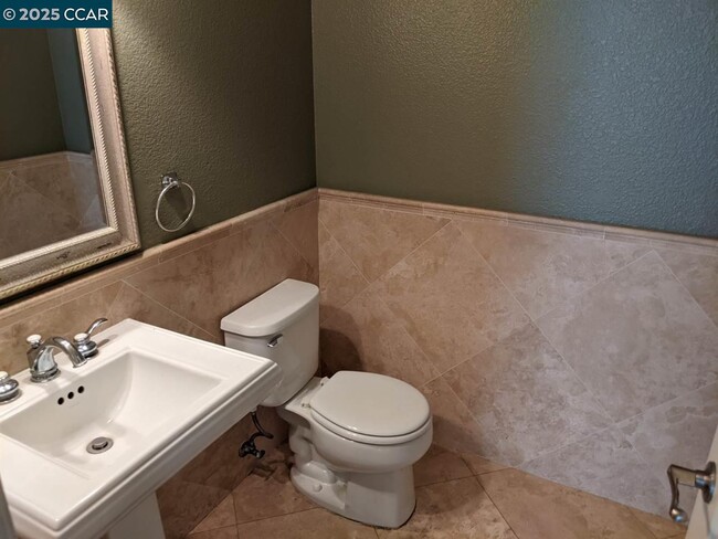 Building Photo - 249 Sea Crest Cir
