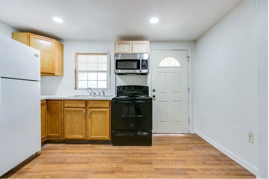 Kitchen - 1312 Rio Grande St