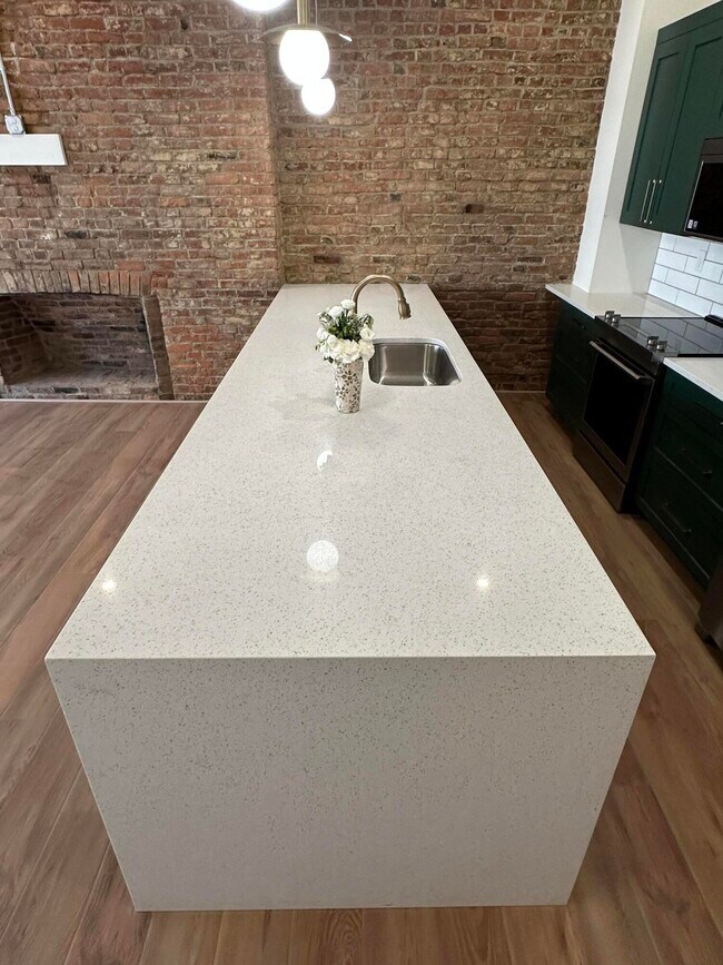 Building Photo - 307 W Main St