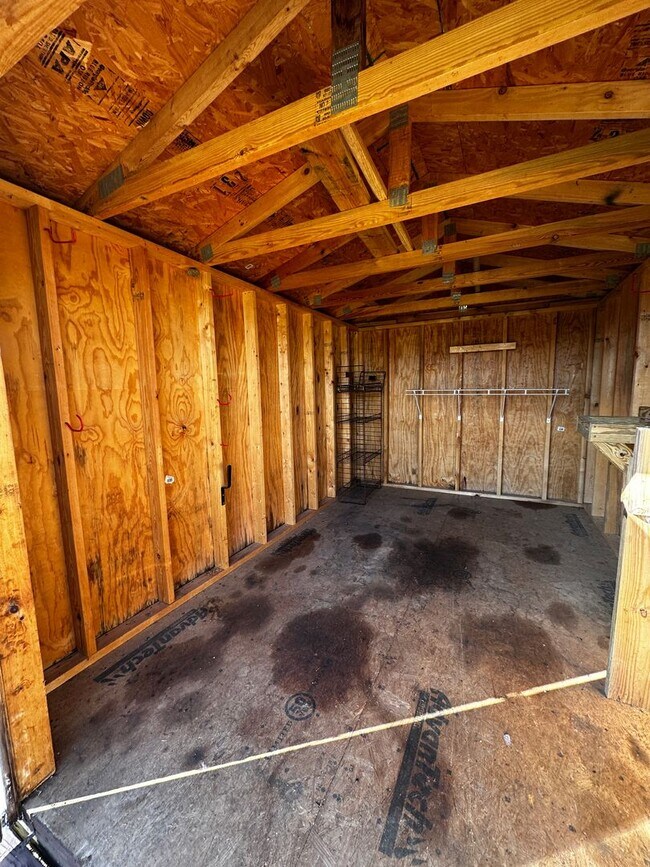 Building Photo - Spacious 4 bedroom/2 bath home for rent - ...