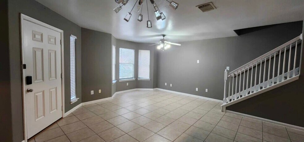 Building Photo - 3004 La Estancia Ln