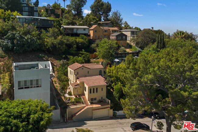 Building Photo - 3528 Fernwood Ave