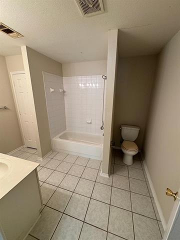 Building Photo - 9205 Lenox Dr