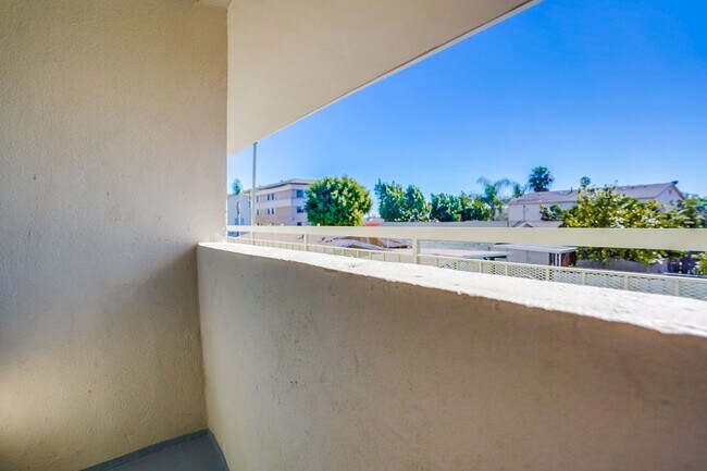 Building Photo - 6117 11th Ave