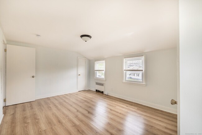 Building Photo - 436 Sedgewick Ave