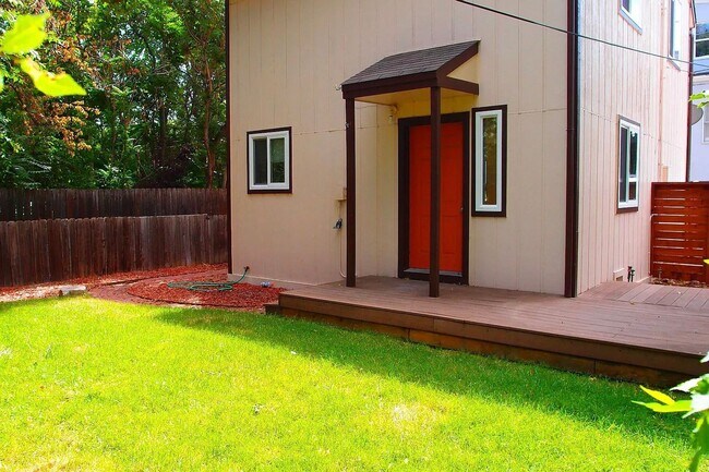 Building Photo - 2 Bedroom 1 Bathroom