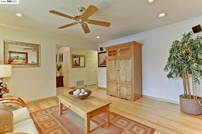 Building Photo - 4165 Sabio Ct