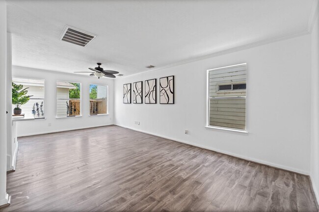 Building Photo - 6310 Mountain Pines Ln