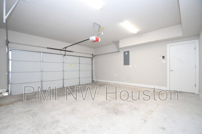 Building Photo - 5904 Gardendale Dr