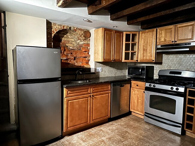 Building Photo - 623 American#F