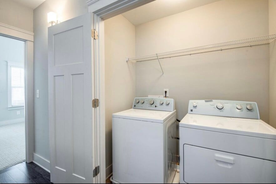 Building Photo - 710 Buchanan St