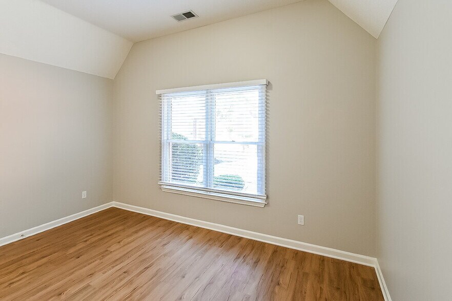 Building Photo - 6480 Cheyenne Dr