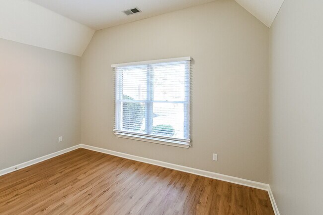 Building Photo - 6480 Cheyenne Dr