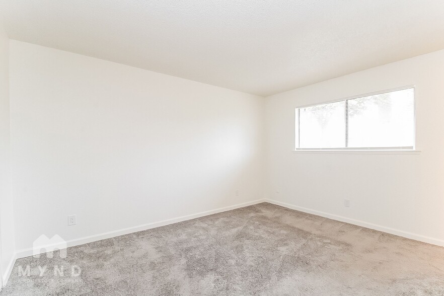 Building Photo - 7304 Lawnwood Dr