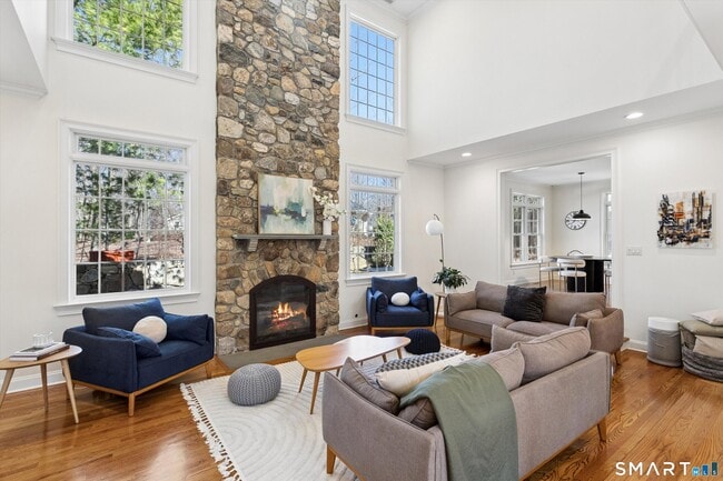 Building Photo - 166 Edward Pl