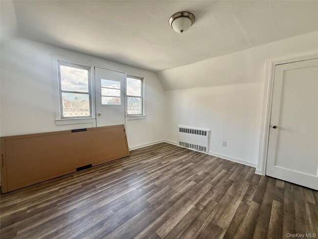 Building Photo - 356 E Broadway